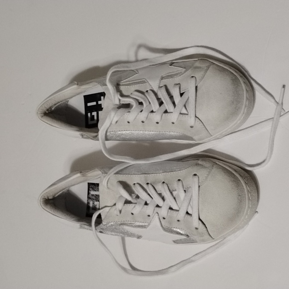 GIO+ Sneakers